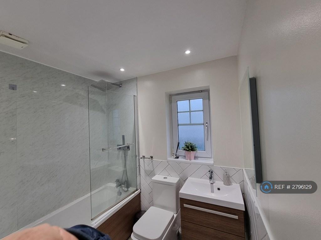 Upper Floor Bathroom