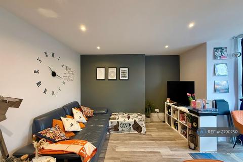 2 bedroom flat to rent, Kent Road, Southsea, PO5