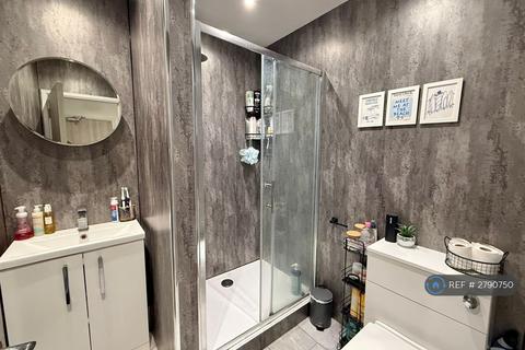 2 bedroom flat to rent, Kent Road, Southsea, PO5