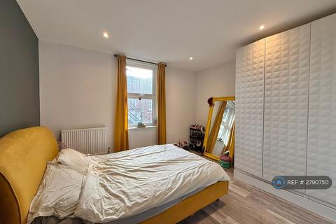 2 bedroom flat to rent, Kent Road, Southsea, PO5