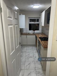 2 bedroom semi-detached house to rent, Westbourne Road, Wednesbury, WS10