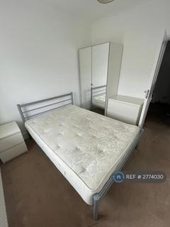 1 bedroom in a flat share to rent, Finchley Central, London, N3