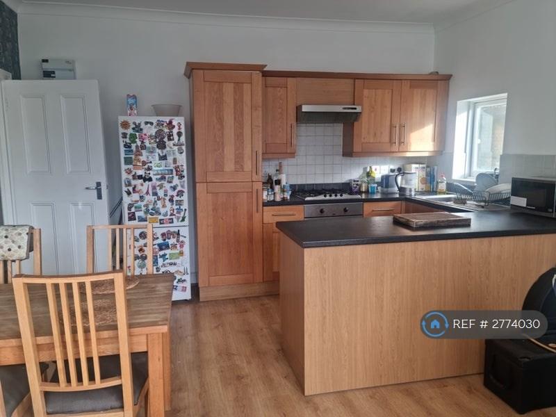 Kitchen / Lounge