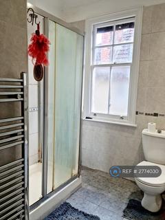 1 bedroom in a flat share to rent, Finchley Central, London, N3
