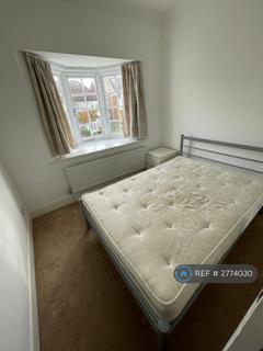 1 bedroom in a flat share to rent, Finchley Central, London, N3
