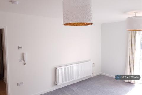 2 bedroom flat to rent, High St, Nailsea, BS48