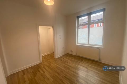 3 bedroom terraced house to rent, Thornton Road, Manchester, M14