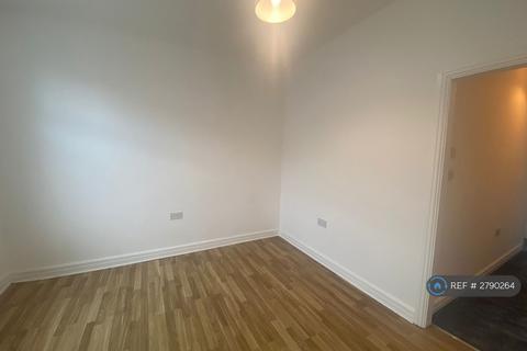 3 bedroom terraced house to rent, Thornton Road, Manchester, M14