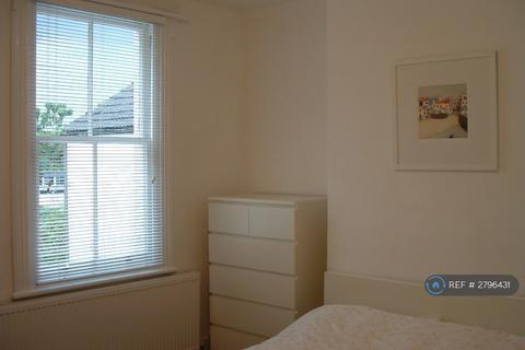 undefined, Dolphin Road, Slough, SL1