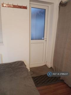 undefined, Western Avenue, Greenford, UB6