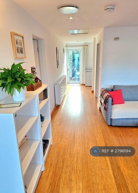 Living Room &amp; Hall To Kitchen