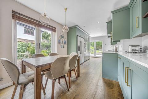 undefined, Queens Road, Woking GU24