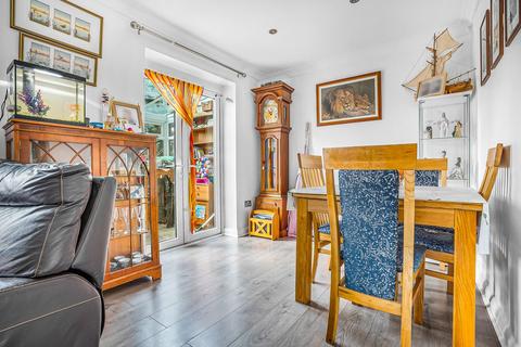 3 bedroom end of terrace house for sale, Elizabeth Avenue, Staines-upon-Thames, TW18