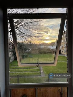 2 bedroom flat to rent, Ballards Lane, London, N3