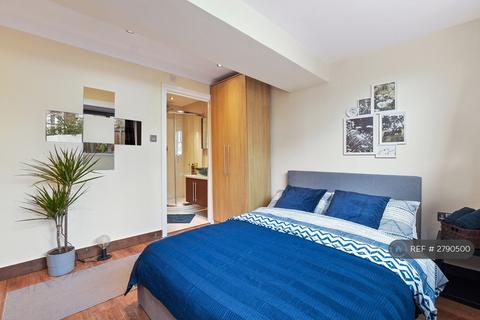 3 bedroom flat to rent, Overstone Road, London, W6