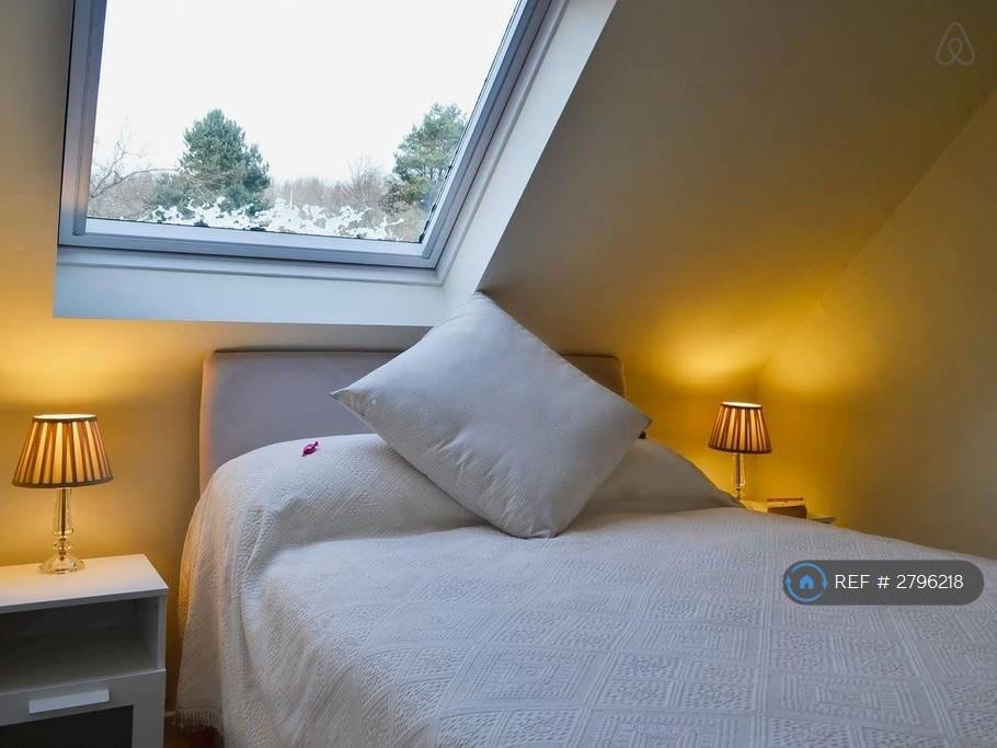 Bedroom 1 View 1