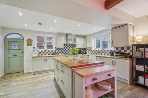 4 bedroom detached house for sale, Chesham Road, Ashley Green, Chesham, Buckinghamshire HP5
