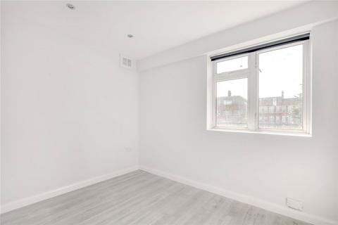2 bedroom flat to rent, East Street, London SE17