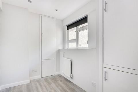 2 bedroom flat to rent, East Street, London SE17