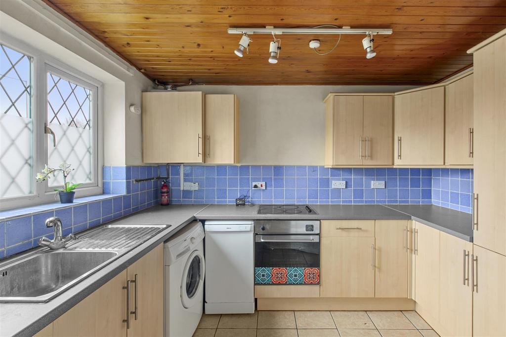 84 Marlow Rd, HP11 1 TH-5.jpg