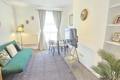 1 bedroom flat to rent, Camden Road, London NW1