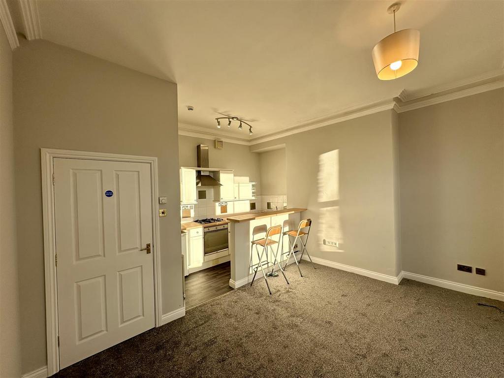 Open plan lounge/kitchen