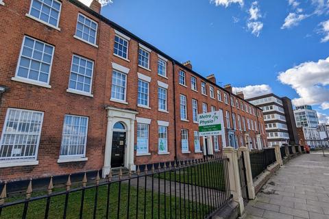 2 bedroom apartment to rent, The Crescent, Salford
