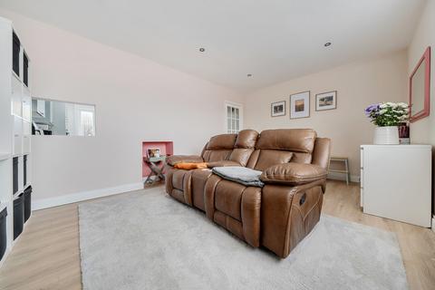 2 bedroom flat for sale, Newlands Lane, Chichester, PO19
