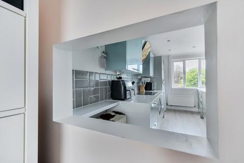 2 bedroom flat for sale, Newlands Lane, Chichester, PO19