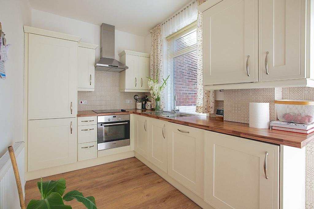 Kitchen / Dining Roo