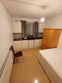 Studio to rent, Holloway Road, Holloway, London, N7