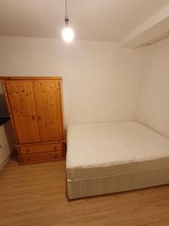 Studio to rent, Holloway Road, Holloway, London, N7