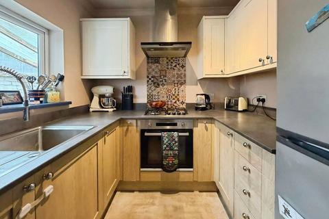 2 bedroom terraced house for sale, Birtles Avenue, Stockport SK5