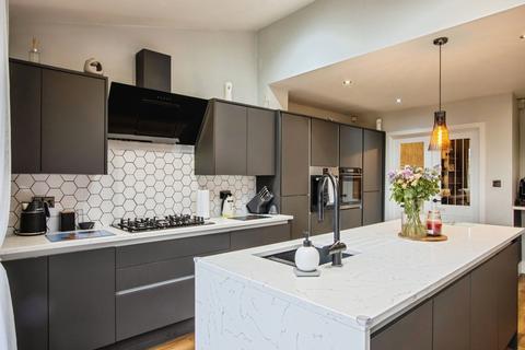 3 bedroom semi-detached house for sale, Jubilee Crescent, Wakefield WF1