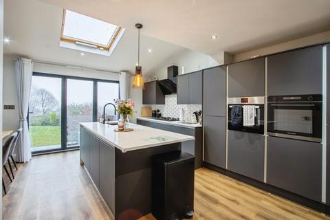 3 bedroom semi-detached house for sale, Jubilee Crescent, Wakefield WF1