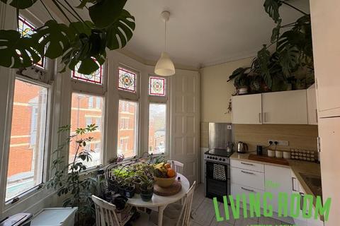 2 bedroom flat to rent, Penylan Road, Cardiff,