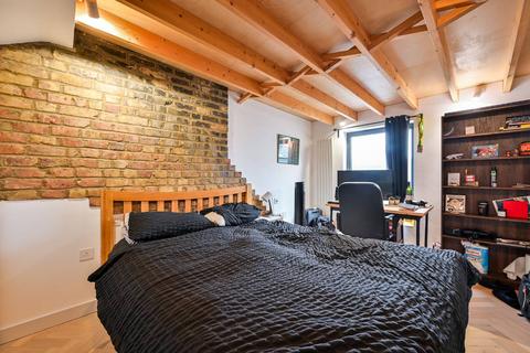 3 bedroom flat to rent, Geldart Road, Peckham, London, SE15