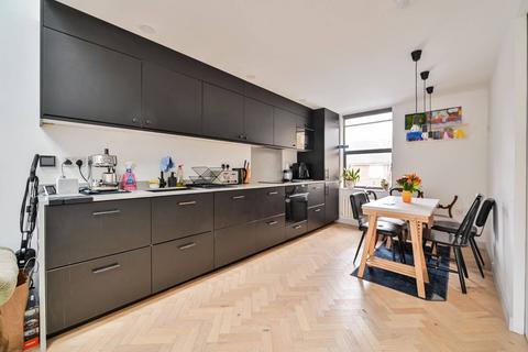 3 bedroom flat to rent, Geldart Road, Peckham, London, SE15