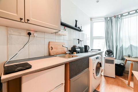 Studio to rent, KENSINGTON HIGH STREET, High Street Kensington, London, W8