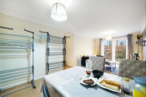 2 bedroom flat to rent, Cadnam Lodge, Schooner Close, London, E14