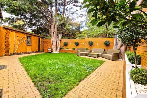 3 bedroom semi-detached house for sale, Basket Gardens, London SE9