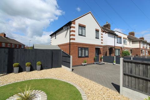 3 bedroom detached house for sale - Swiftway, Lutterworth LE17