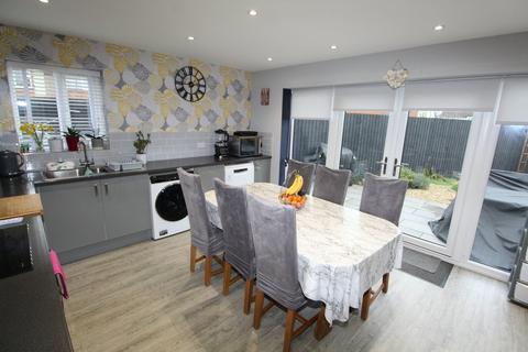 3 bedroom detached house for sale, Swiftway, Lutterworth LE17