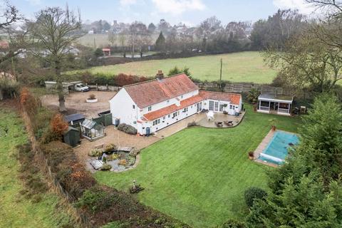 undefined, Captivating Detached Period Home in Swainsthorpe