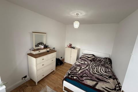 3 bedroom terraced house to rent, Shaw Gardens, Barking, IG11
