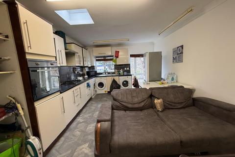 3 bedroom terraced house to rent, Shaw Gardens, Barking, IG11