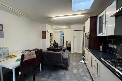 3 bedroom terraced house to rent, Shaw Gardens, Barking, IG11