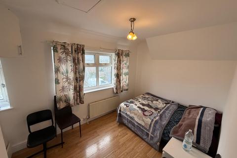 3 bedroom terraced house to rent, Shaw Gardens, Barking, IG11