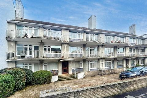 2 bedroom flat for sale, South Street, Eastbourne