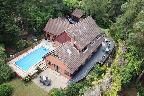 undefined, Walkers Ridge, Surrey GU15